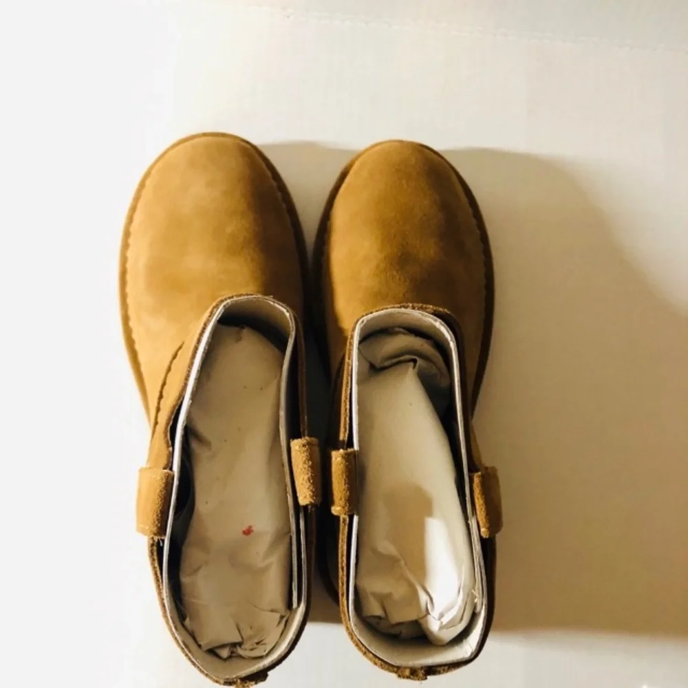 NWT UGG CLASSIC UNLINED SEUDE BOOTS SIZE 5